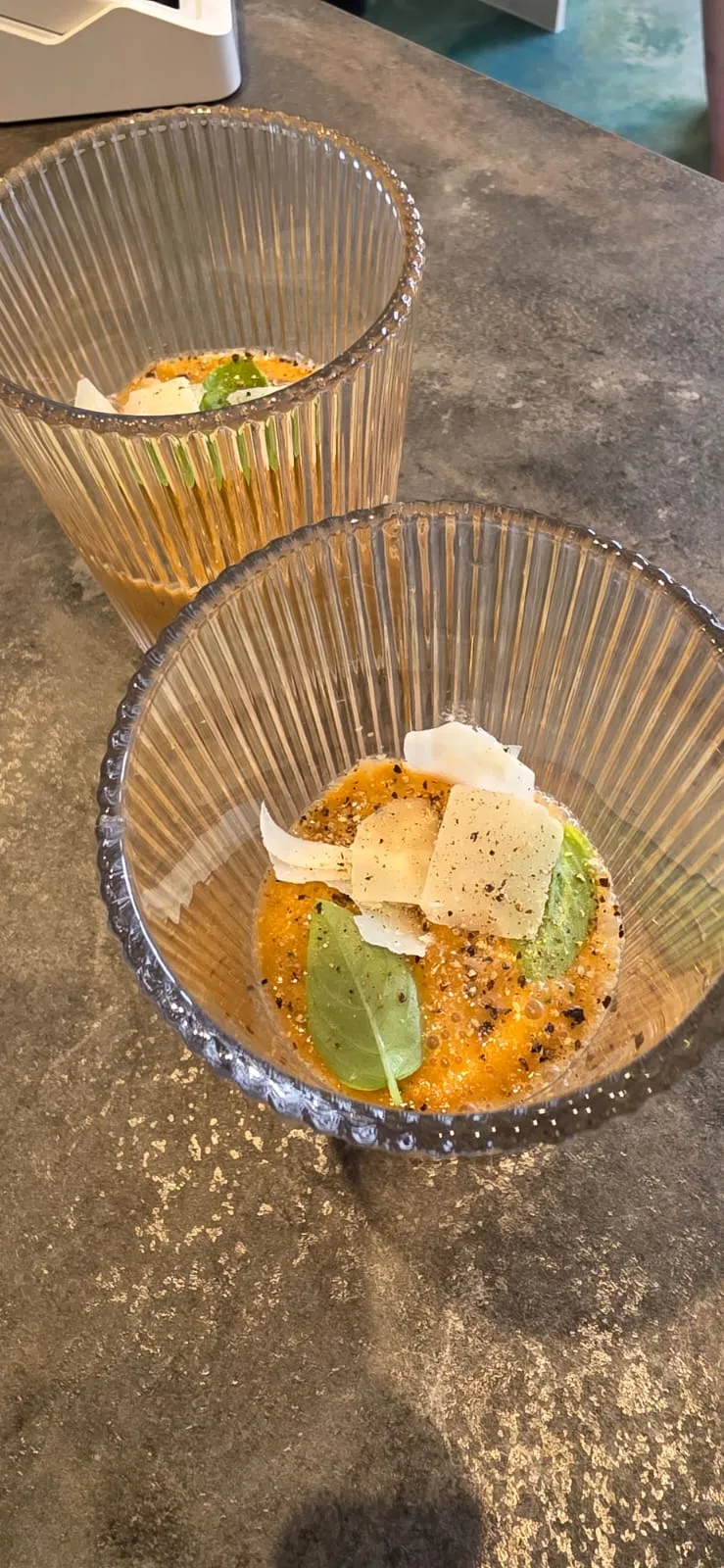 Gemüsesuppe mit Brot