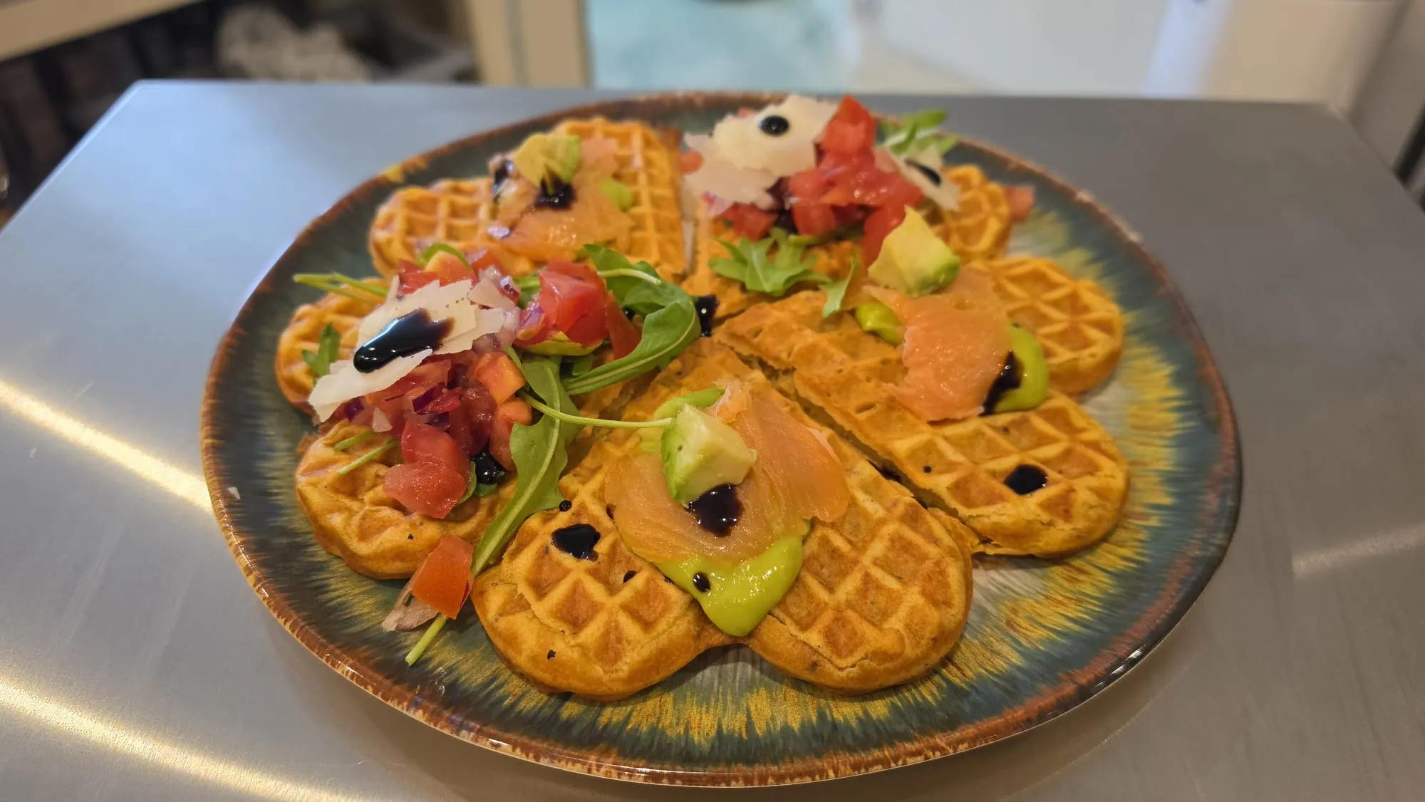 Herzhafte Waffel-Kreation